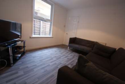 STUDENT HOUSE SHARE   - Room 1, Napier Avenue, Southend On Sea, Image 2