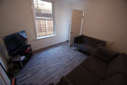 STUDENT HOUSE SHARE   - Room 1, Napier Avenue, Southend On Sea, Image 3