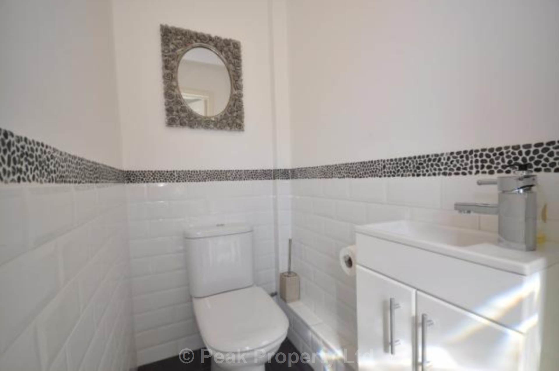 Woodberry Road, Essex, Image 4