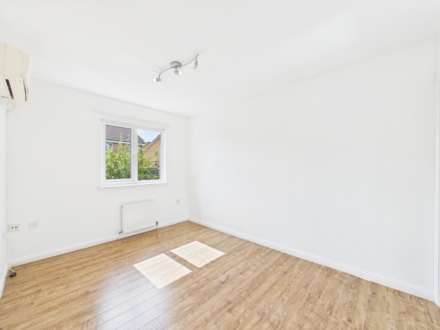 Muirsheil Crescent, Priesthill, Glasgow, Image 8