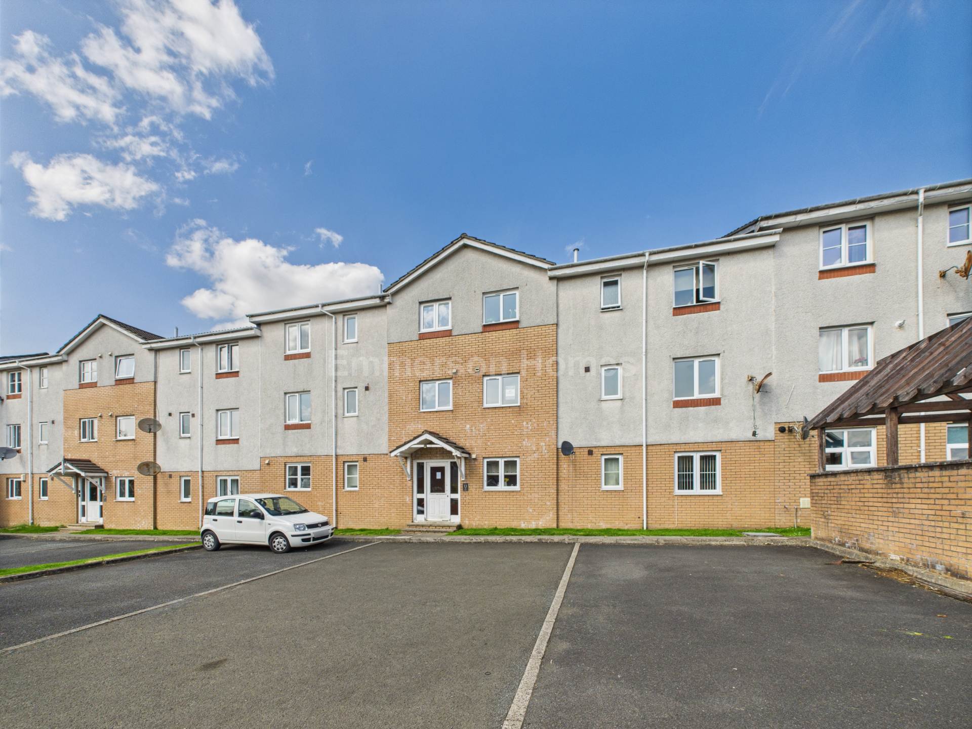 Bobbins Gate, Paisley, PA1, Image 1