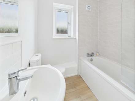 Bobbins Gate, Paisley, PA1, Image 11