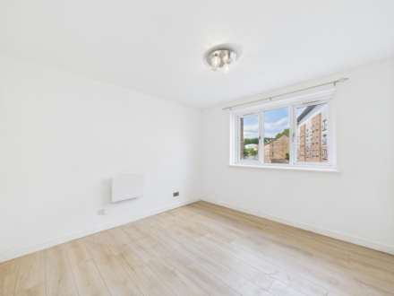 Bobbins Gate, Paisley, PA1, Image 6