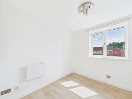 Bobbins Gate, Paisley, PA1, Image 9