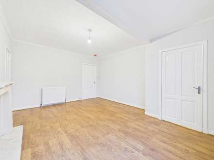 Beech Avenue, Elderslie, PA5, Image 3