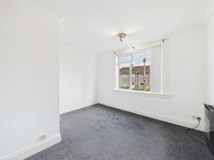 Pine Crescent, Johnstone Castle, PA5, Image 9