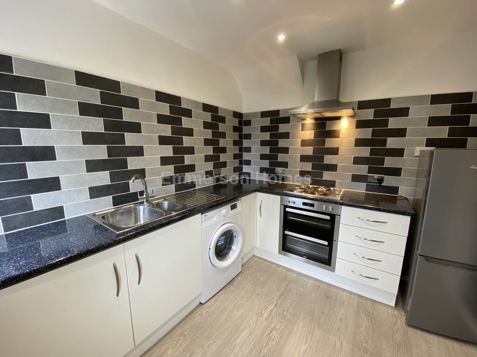 North Road, Johnstone, PA5, Image 4