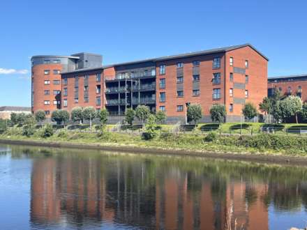 Cardon Square, Renfrew, PA4
