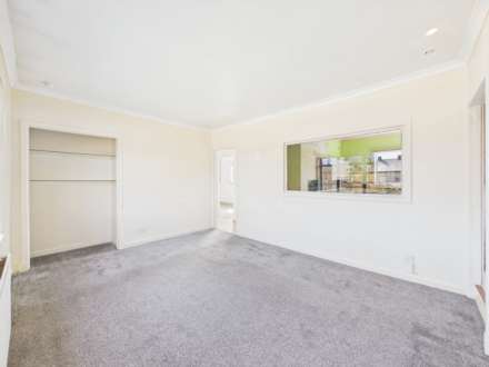 Houstoun Square, Johnstone, PA5, Image 3