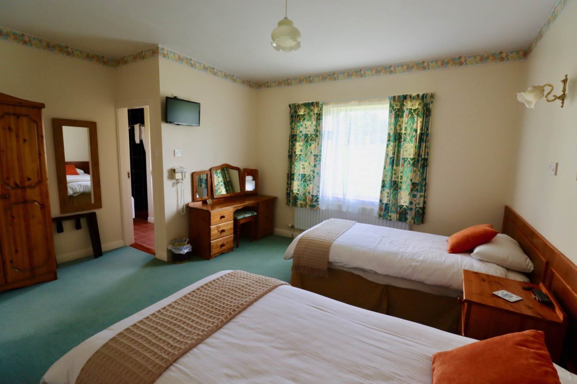 Clonanav Guest House, Ballymacarbry, Co. Waterford, E91 W7C1