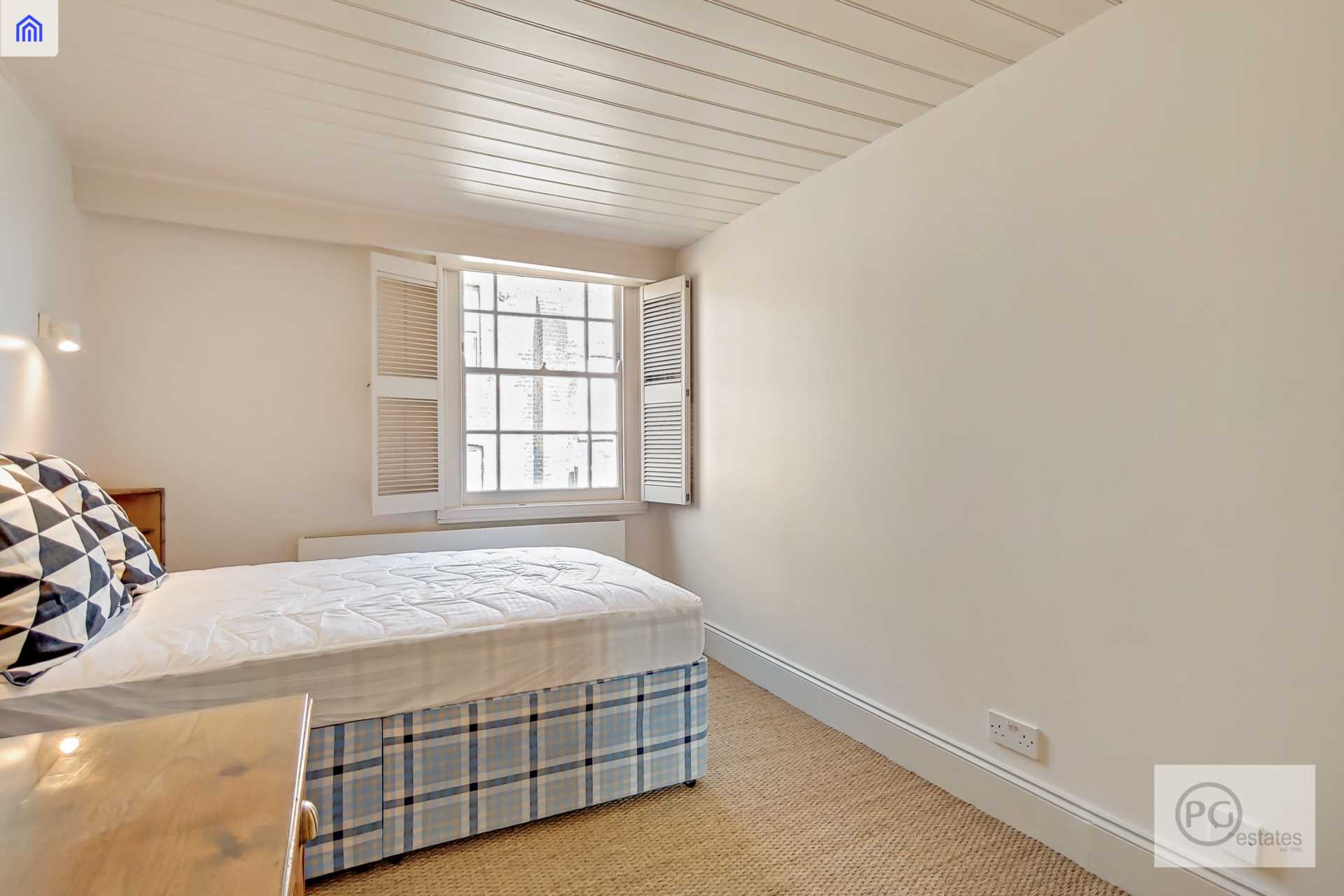 Camden Passage, Angel, N1, Image 9