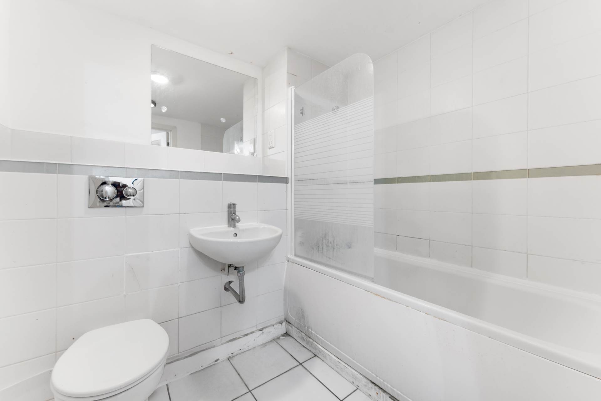 Parham Drive, Ilford, London, IG2, Image 6