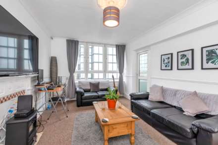 3 Bedroom Flat, Bath Street, London, EC1V