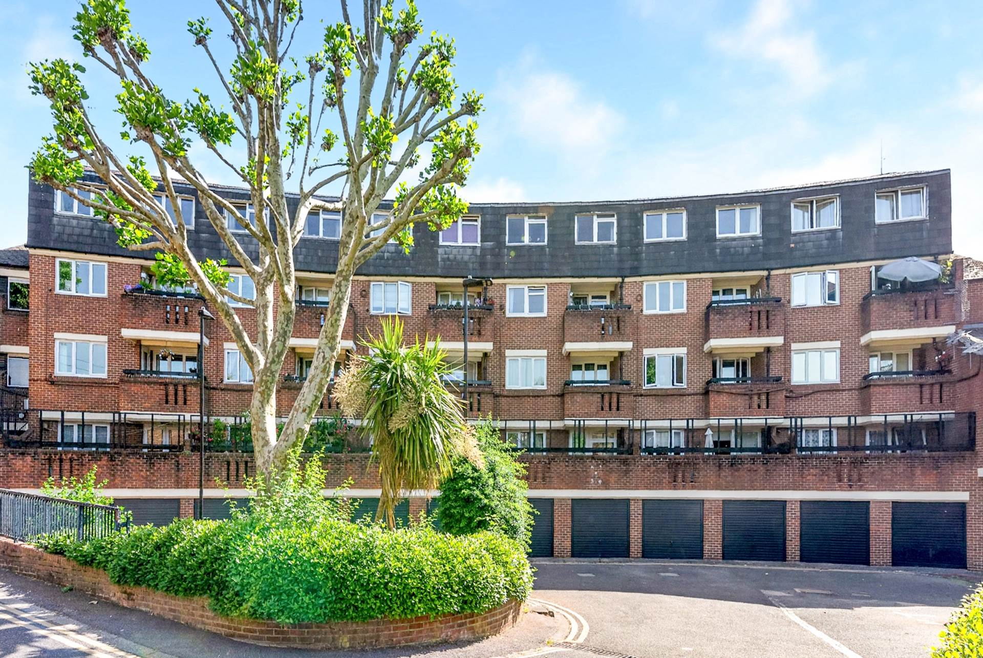 Half Moon Crescent, N1, Image 15