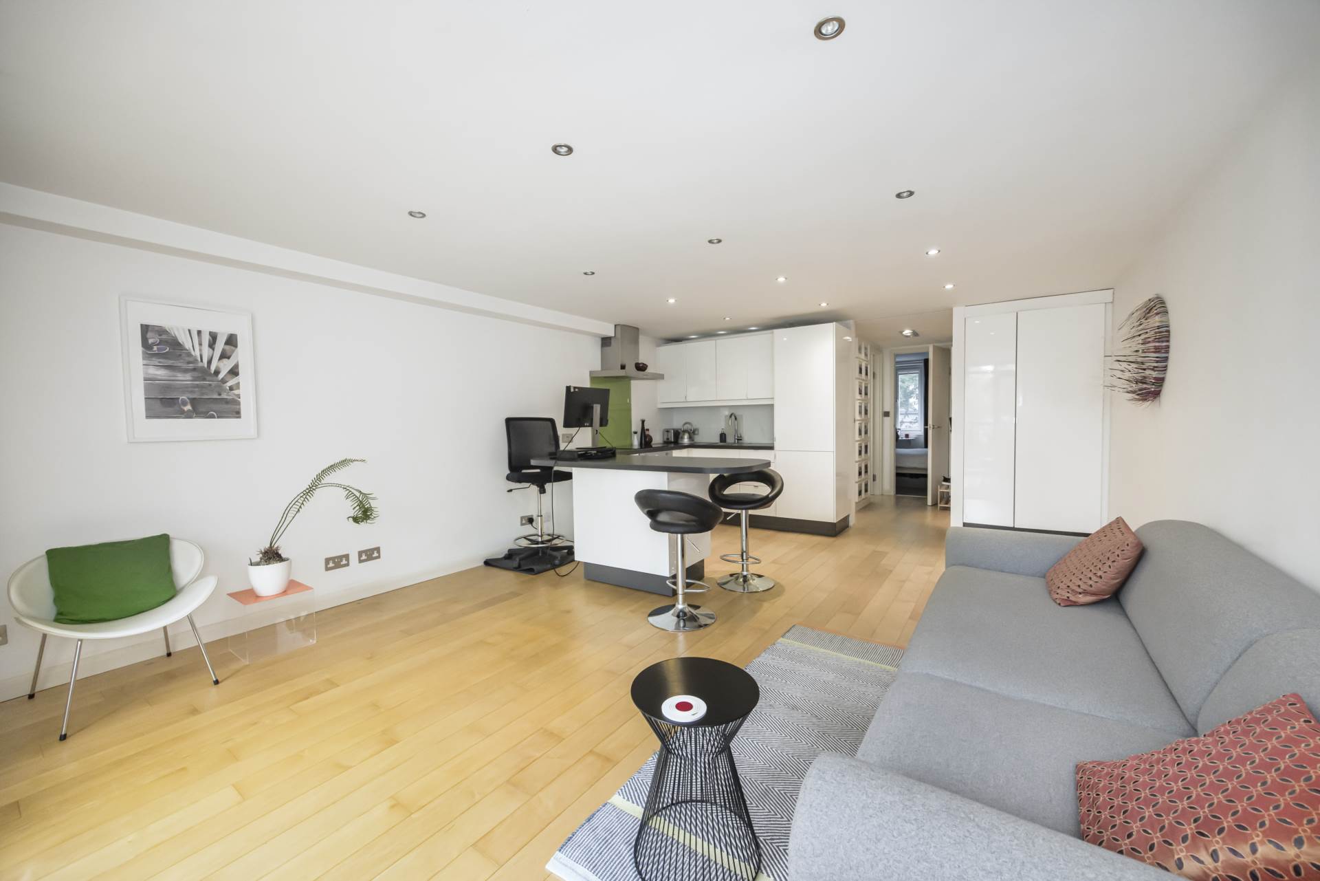 Battlebridge Court, Kings Cross, N1, Image 3