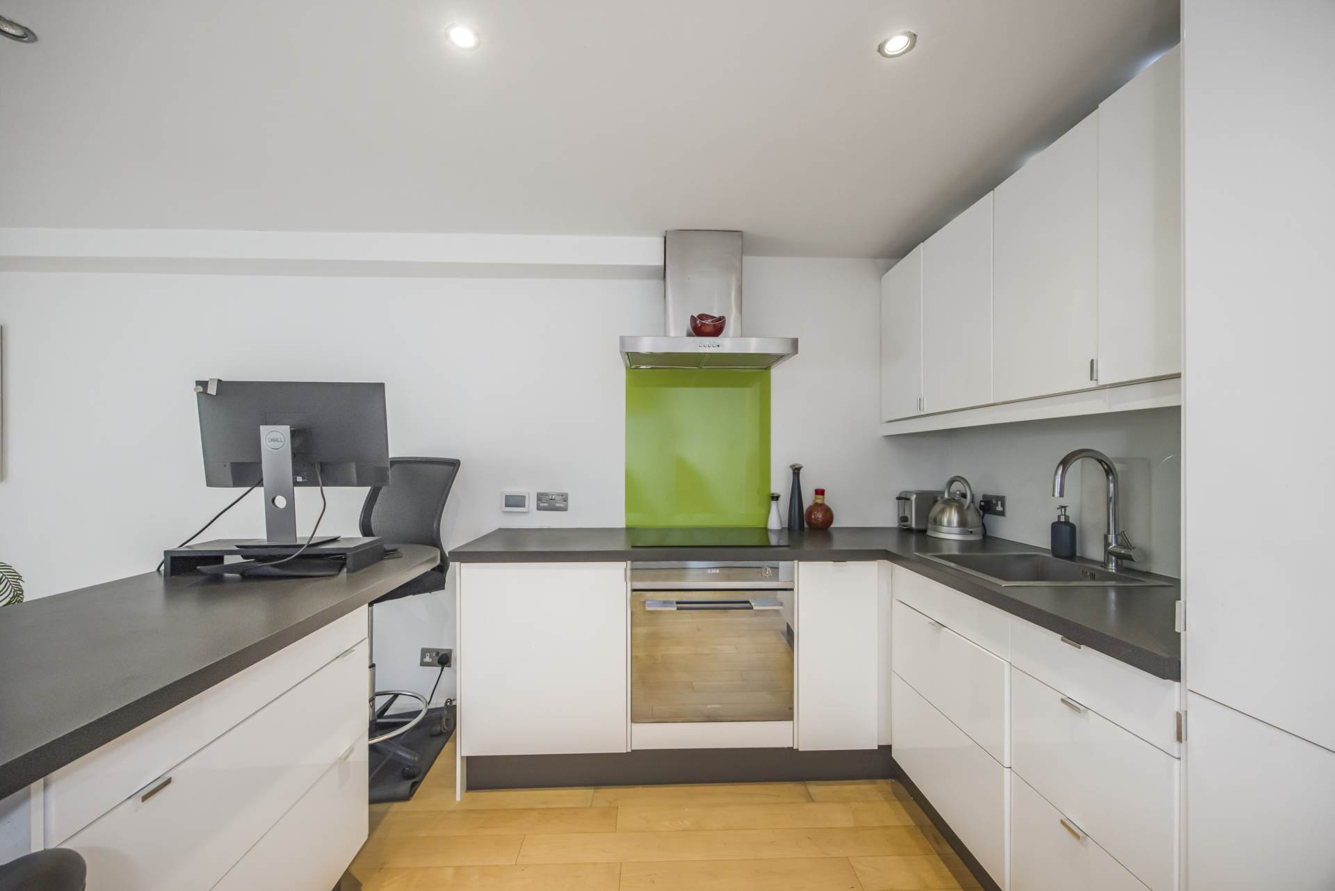 Battlebridge Court, Kings Cross, N1, Image 4