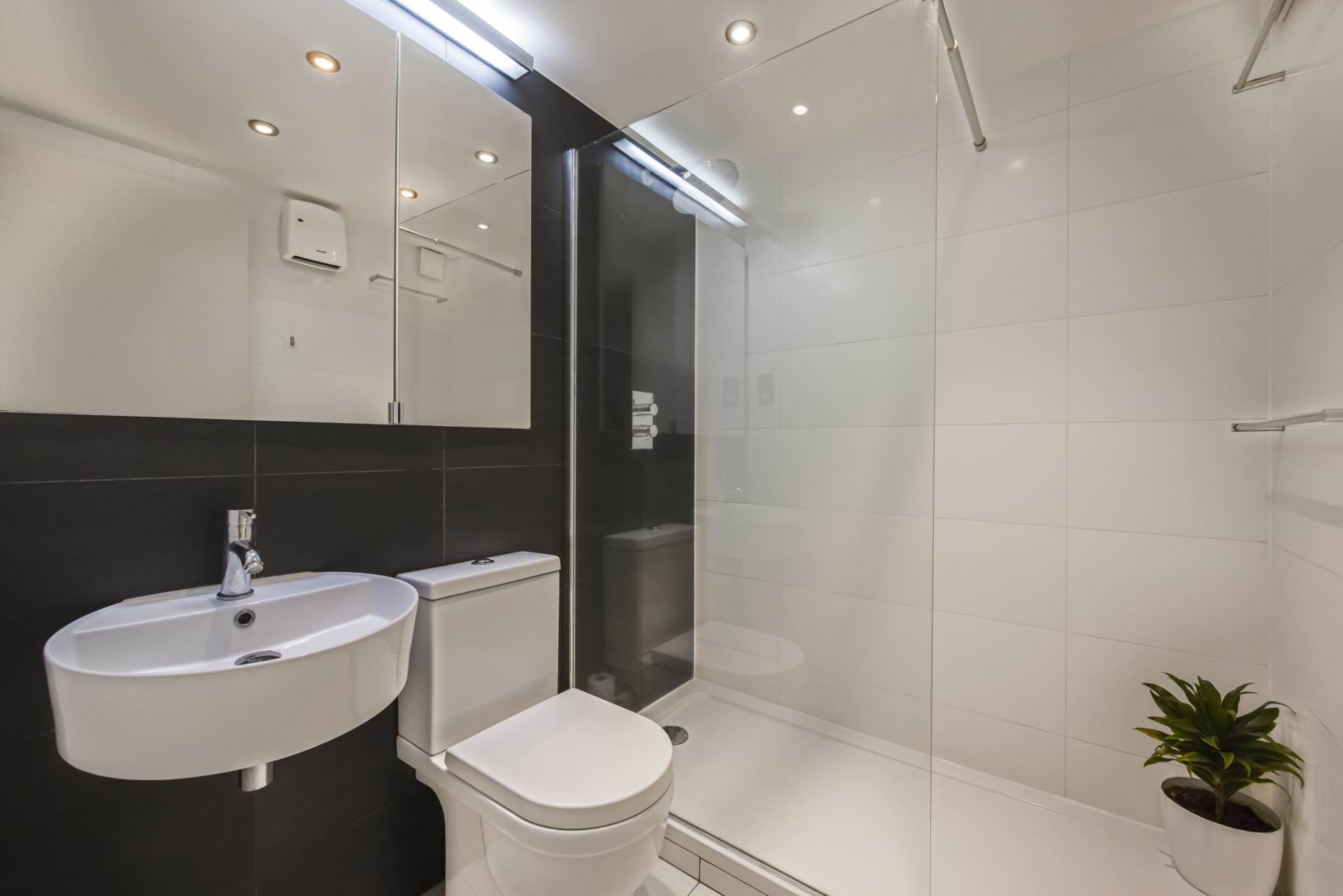 Battlebridge Court, Kings Cross, N1, Image 8