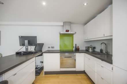 Battlebridge Court, Kings Cross, N1, Image 4