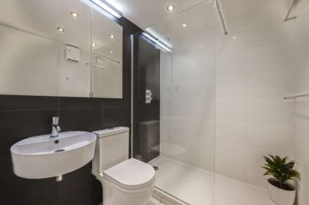 Battlebridge Court, Kings Cross, N1, Image 8