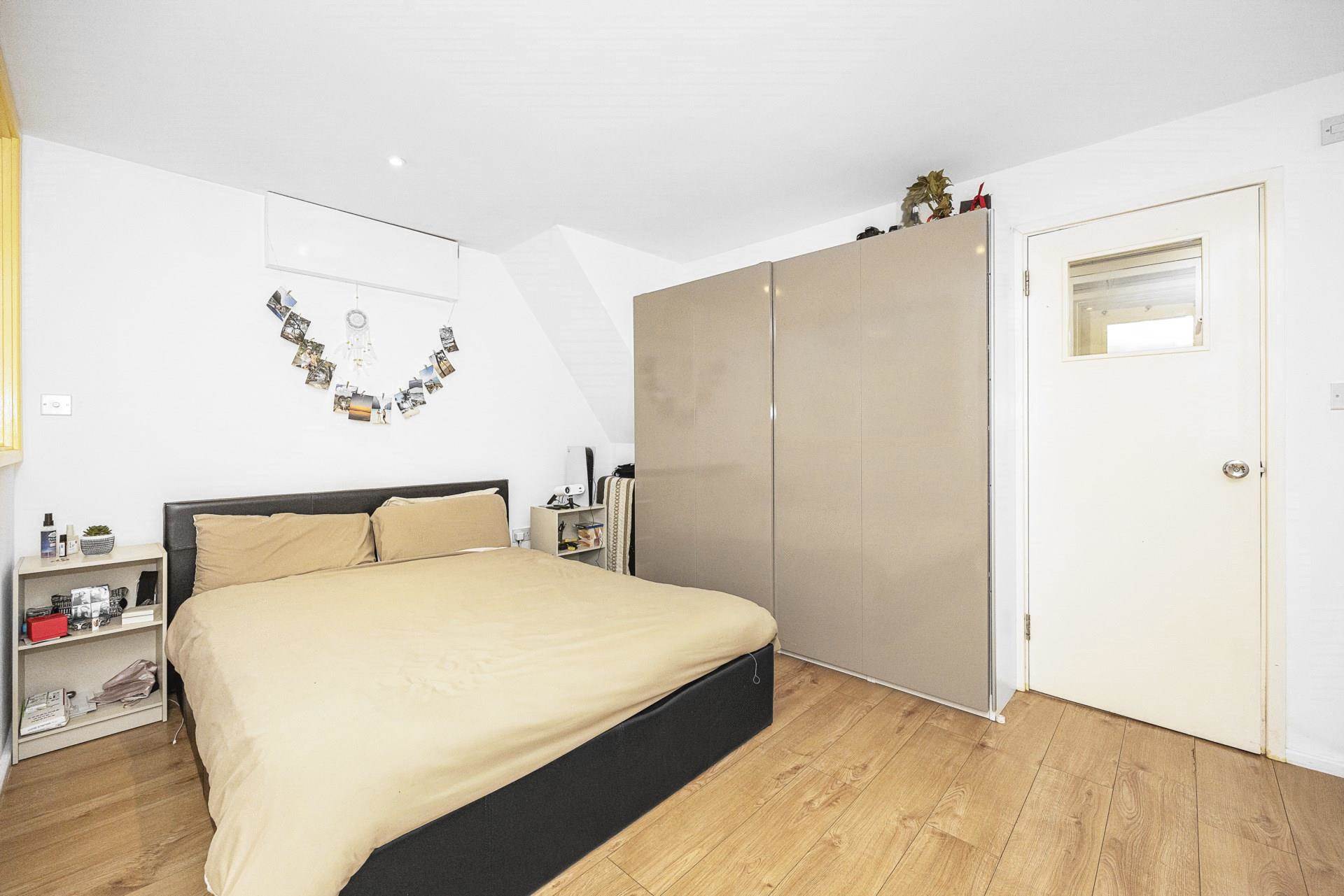 Tottenham Road, London, N1, Image 13