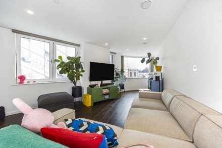 2 Bedroom Flat, City Road, Old Street, EC1V