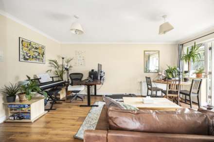 Whiston Road, Hoxton, E2, Image 3