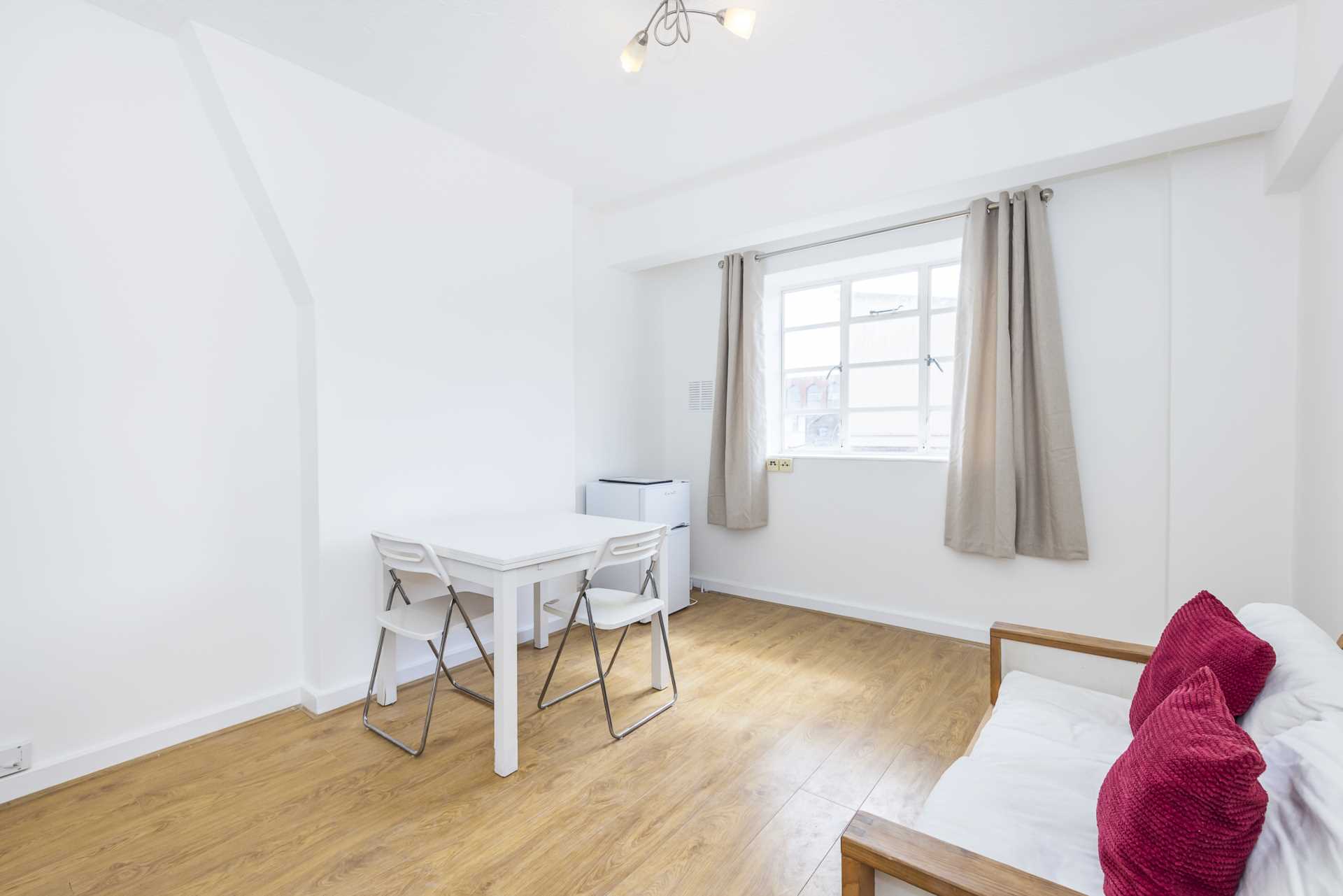 Old Montague Street, Spitalfields, E1, Image 2