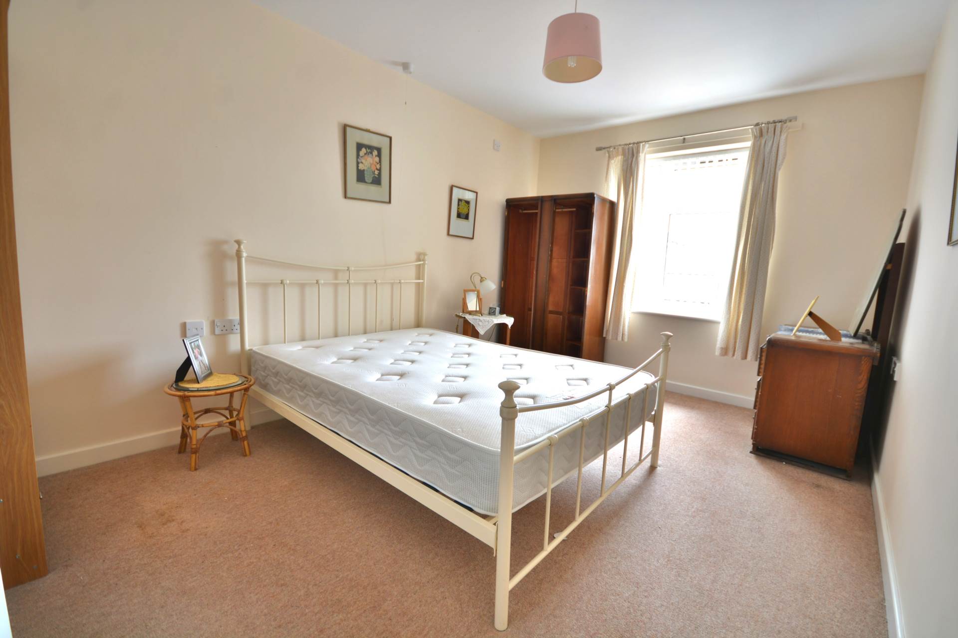 Webb Ellis Court, Pettifer Crescent, Image 4