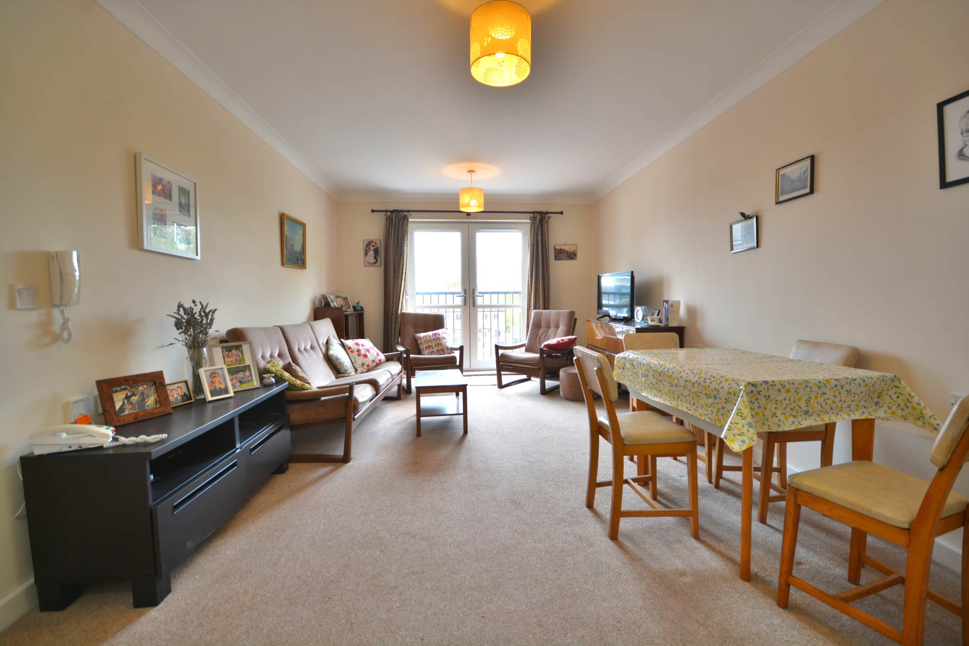 Webb Ellis Court, Pettifer Crescent, Image 5