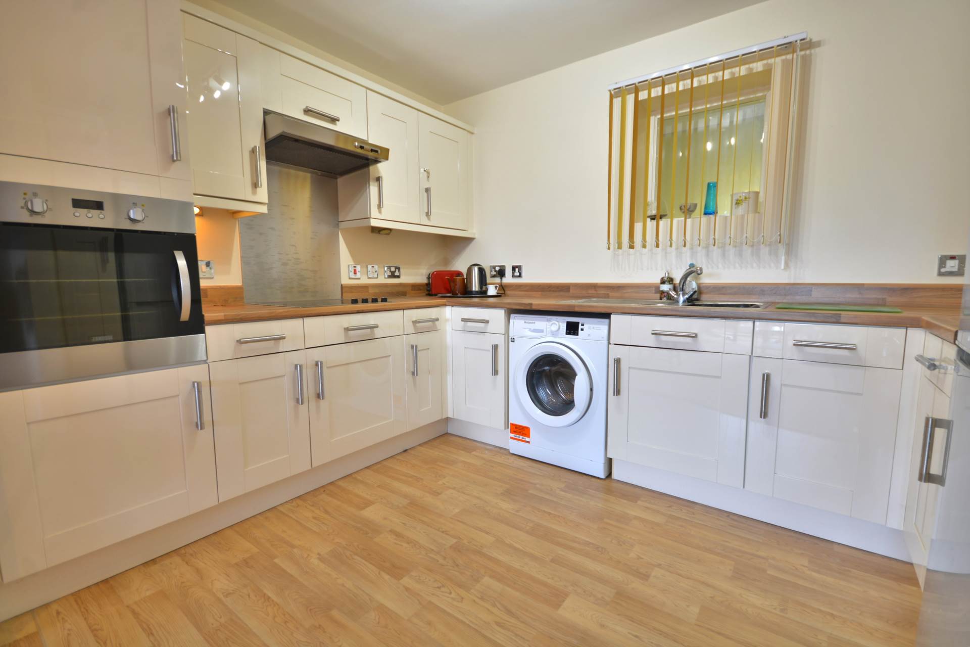 Webb Ellis Court, Pettifer Crescent, Image 7