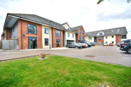 Webb Ellis Court, Pettifer Crescent