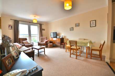 Webb Ellis Court, Pettifer Crescent, Image 2