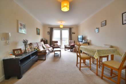 Webb Ellis Court, Pettifer Crescent, Image 5