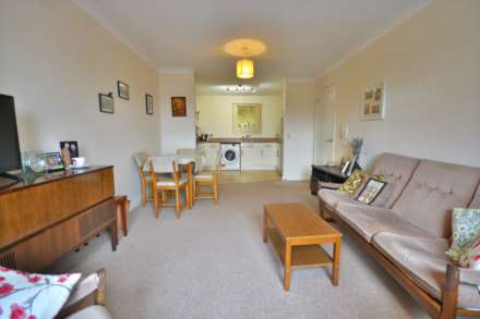 Webb Ellis Court, Pettifer Crescent, Image 6