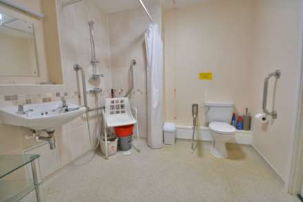 Webb Ellis Court, Pettifer Crescent, Image 9