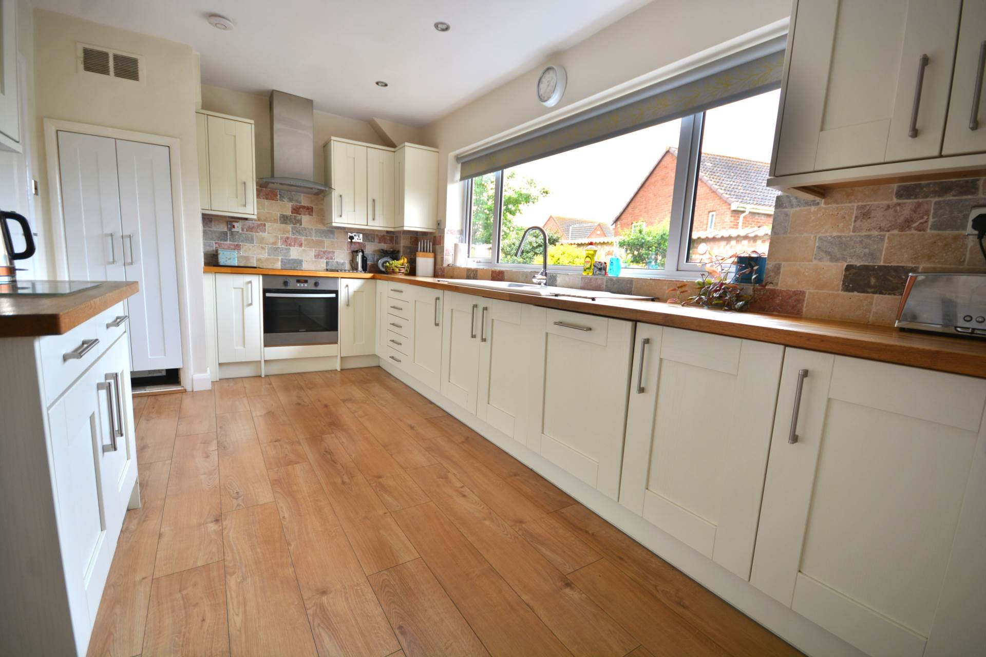 Almond Close, Barby, Image 3