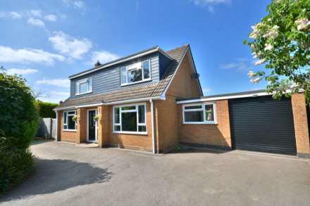 Almond Close, Barby