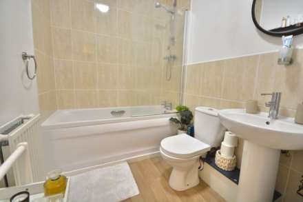 TOP FLOOR APARTMENT, Buchanan Road, Bilton, Image 10