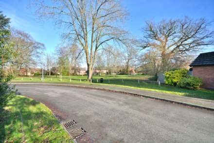 TOP FLOOR APARTMENT, Buchanan Road, Bilton, Image 14
