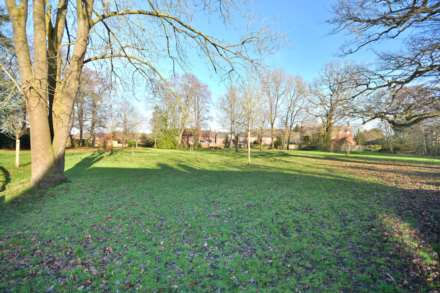 TOP FLOOR APARTMENT, Buchanan Road, Bilton, Image 15