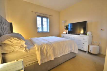 TOP FLOOR APARTMENT, Buchanan Road, Bilton, Image 3