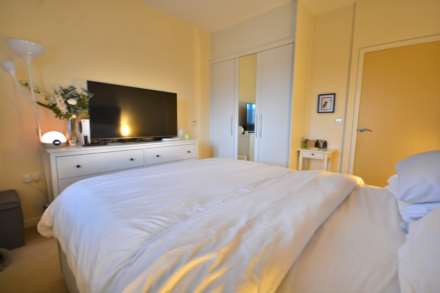 TOP FLOOR APARTMENT, Buchanan Road, Bilton, Image 8