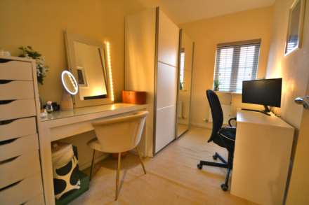 TOP FLOOR APARTMENT, Buchanan Road, Bilton, Image 9