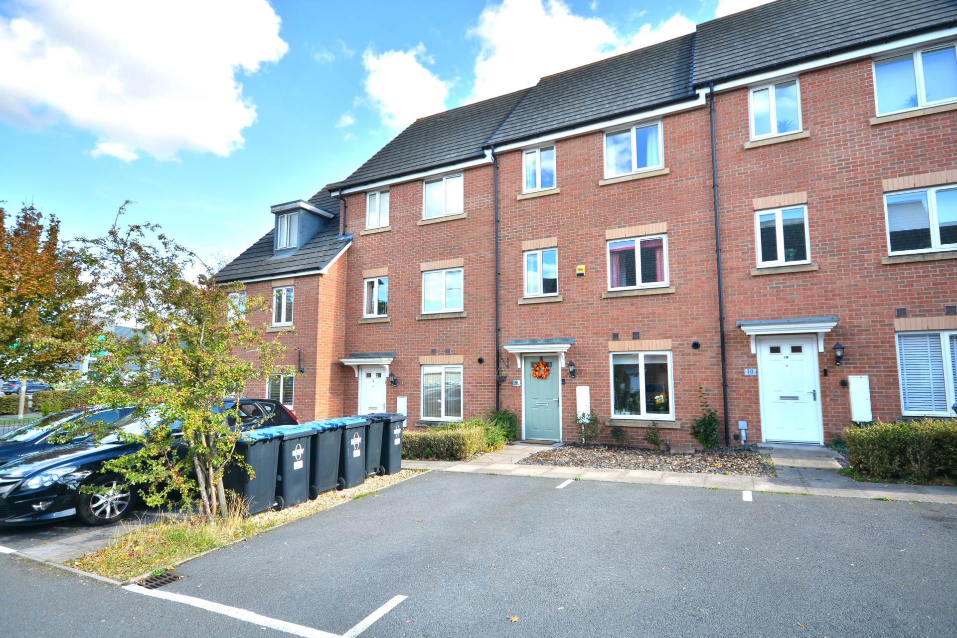 Nickleby Close, Butterfield Gardens, Image 1
