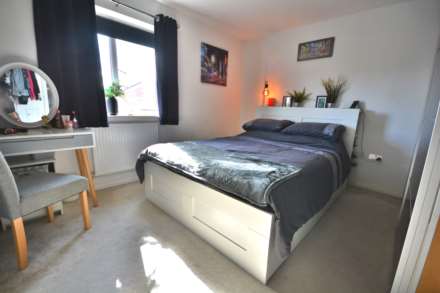 Nickleby Close, Butterfield Gardens, Image 12