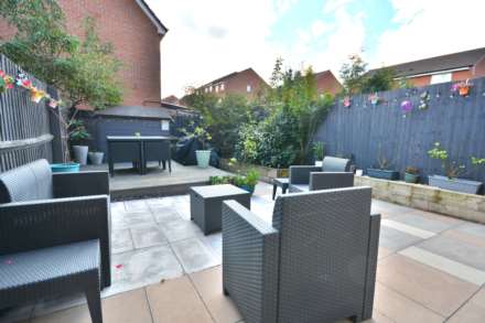 Nickleby Close, Butterfield Gardens, Image 19