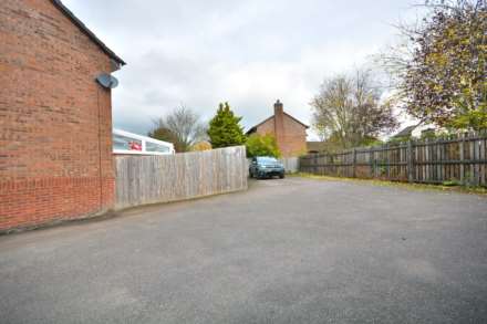 Lauderdale Close, Rugby, Image 14