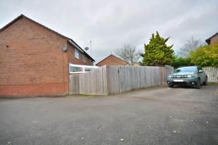 Lauderdale Close, Rugby, Image 15