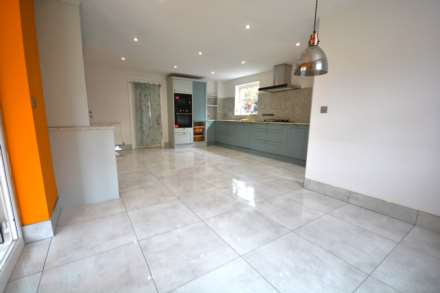 Shearwater Drive, Coton Meadows, Image 9