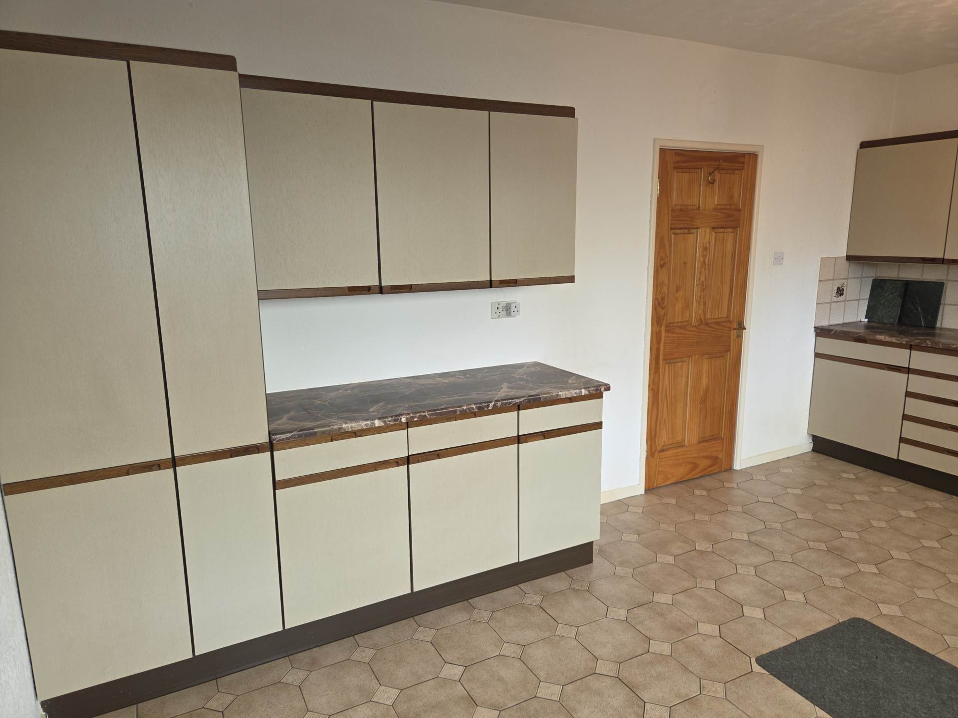 25 Market Street, Armoy, Image 7